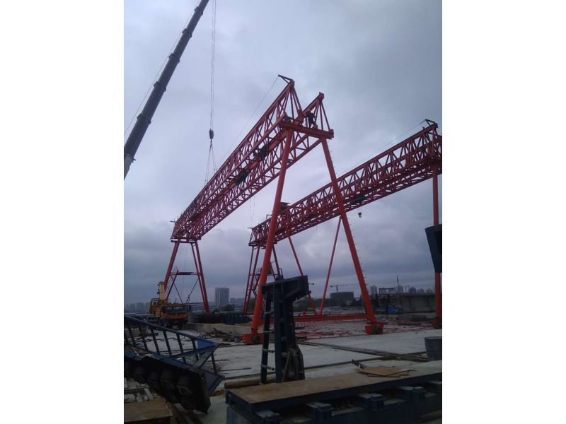 安徽明光至巢湖高速公路滁州段MC-LJ04標(biāo)，采購高遠(yuǎn)重型MG8010t-32m-9m龍門吊二臺、MH10t-32m-9龍門吊三臺生產(chǎn)中