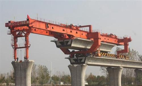 架橋機是種龐大而復雜的設備，具有許多工序日常維護很重要