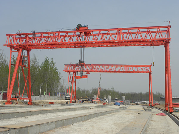 低價(jià)轉(zhuǎn)讓二手龍門吊在裝卸時(shí)應(yīng)當(dāng)注意哪些事項(xiàng)？