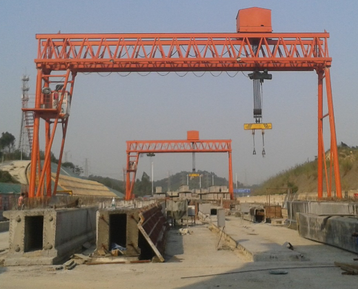 龍門吊更換配件時需要考慮哪些因素？龍門吊更換潤滑脂時怎么樣才能保證我們的安全與龍門吊的正常使用？