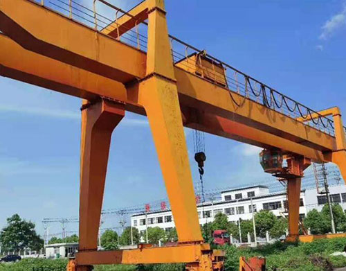 如何獲得龍門吊司機(jī)操作證，需要滿足哪些條件和通過哪些考試？